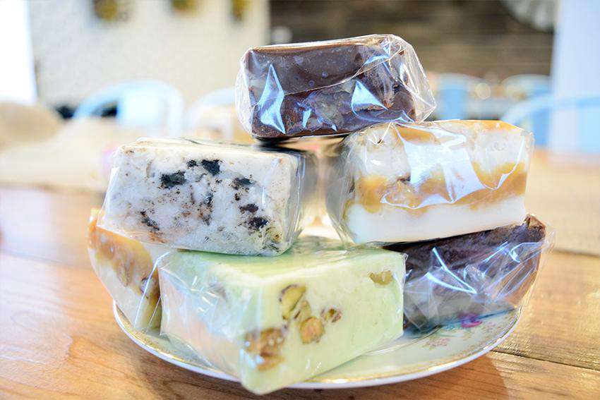 1 FAV Fudge Sampler – Master's Hand